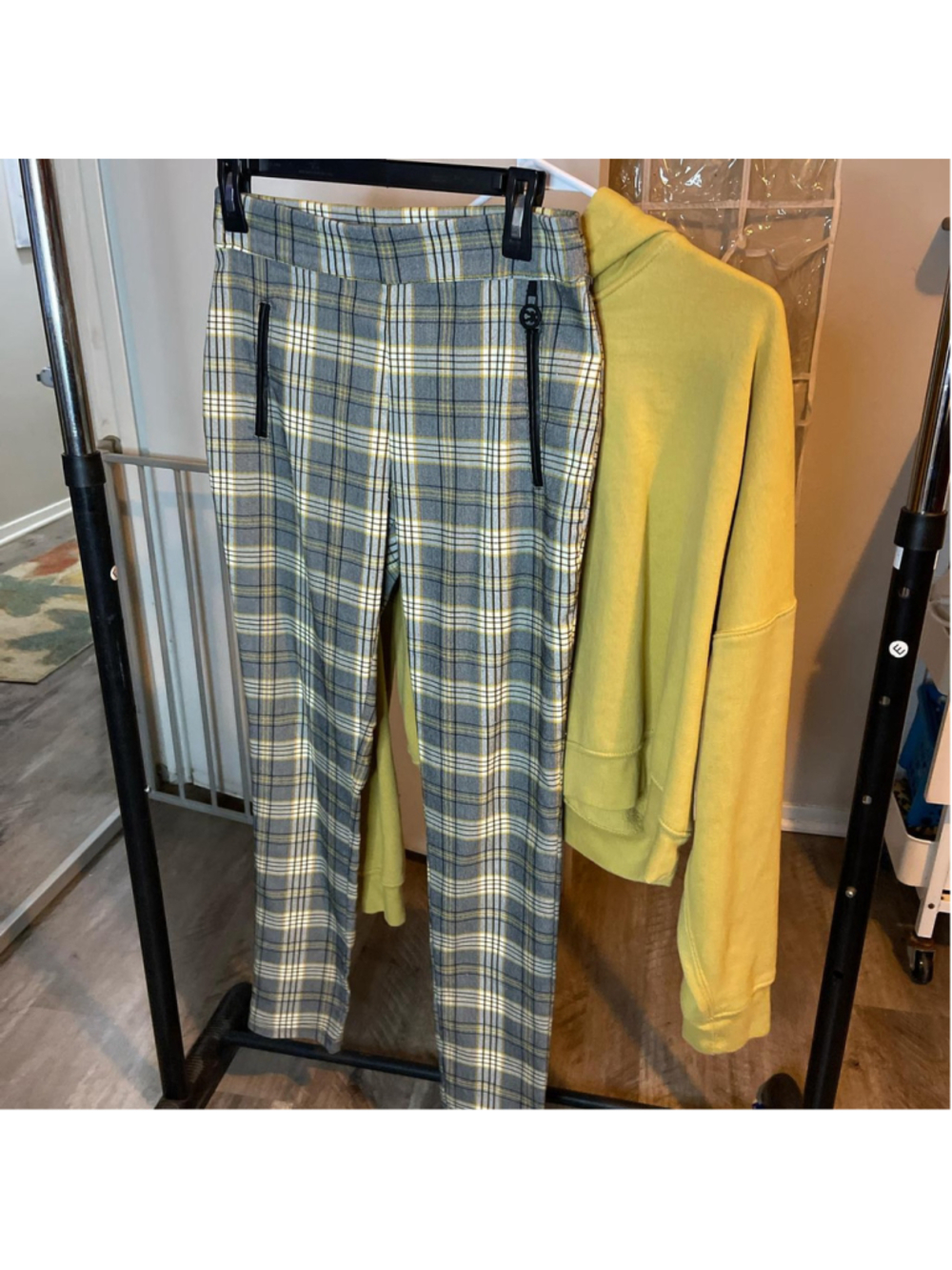 Mustard Yellow Calvin Klein outfit 
High-waisted plaid skinny pants size 4 with